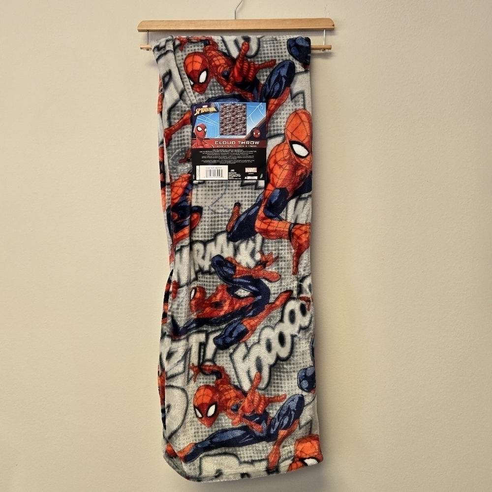 Marvel Spider-Man Bam Pow Cloud Throw Blanket